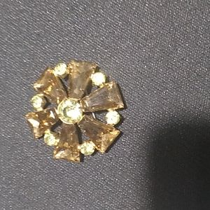 VINTAGE BROOCH